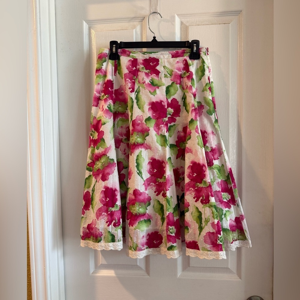 Dressbarn Pink Pleated Knee-Length Skirt Size 4 Pleated & Flare eyelet trim hem